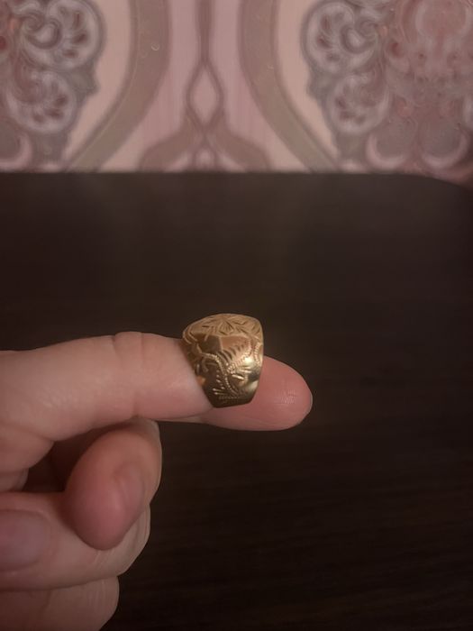 Золота каблучка ручної роботи