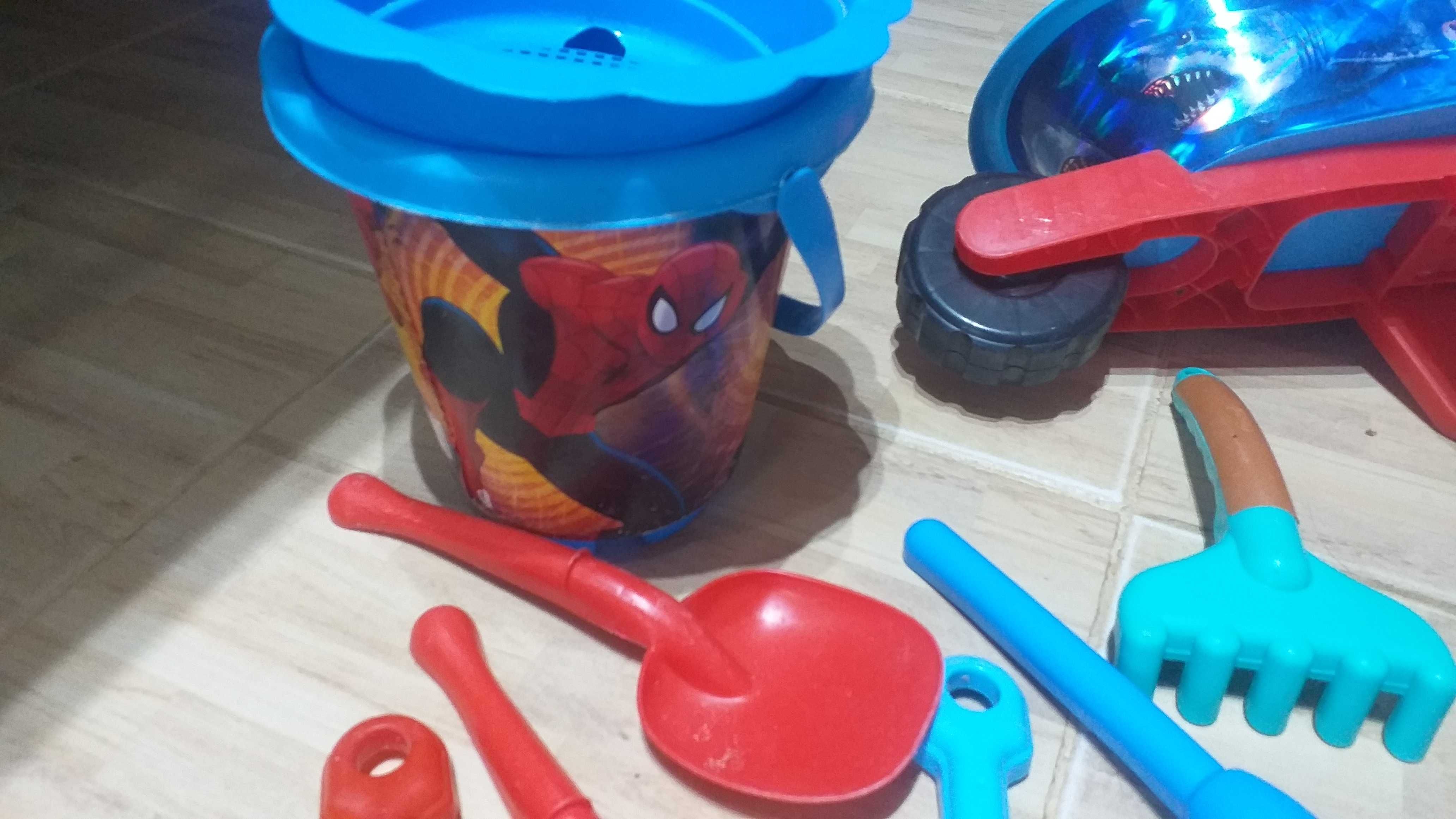 Lote de brinquedos para a praia