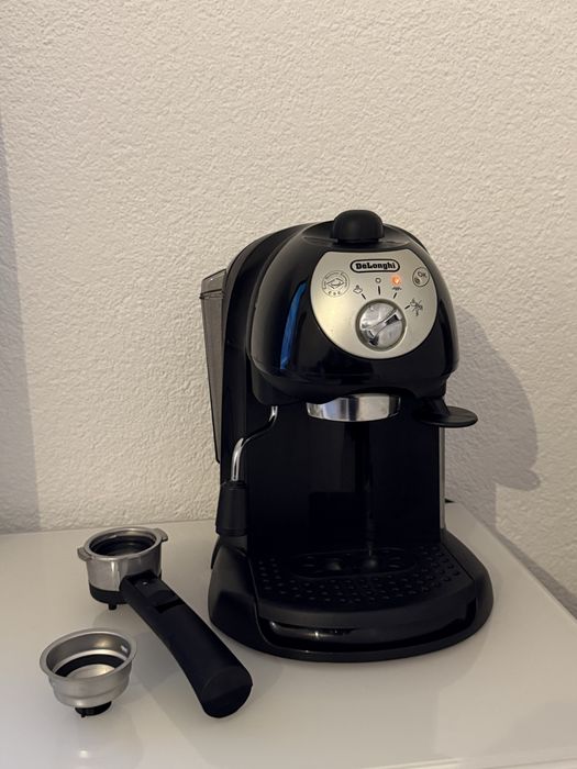 Кавоварка ріжкова DeLonghi EC201CD