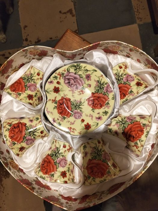 Набор чашек чайных,кофейных.