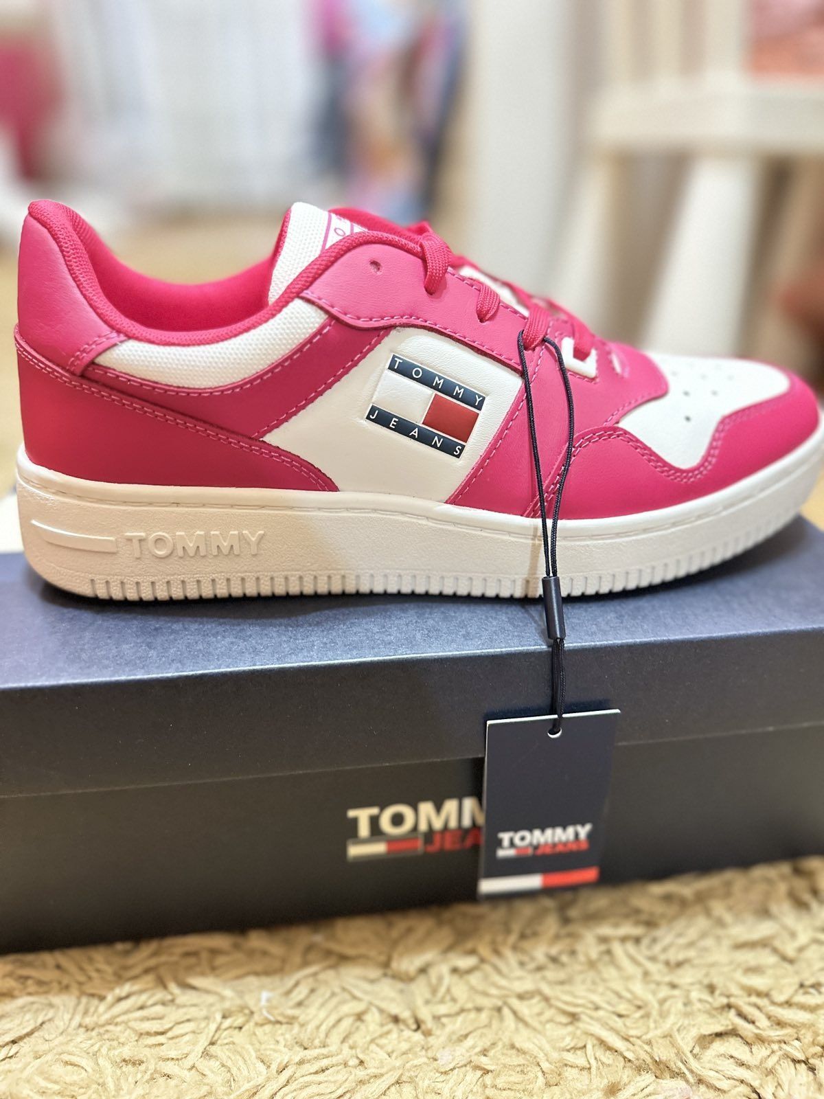 Нові Tommy кросівки 41р.