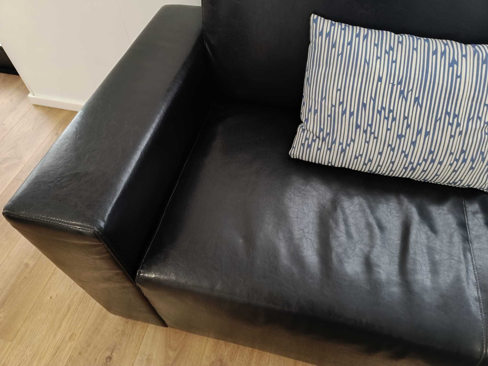 Sofá preto em pele