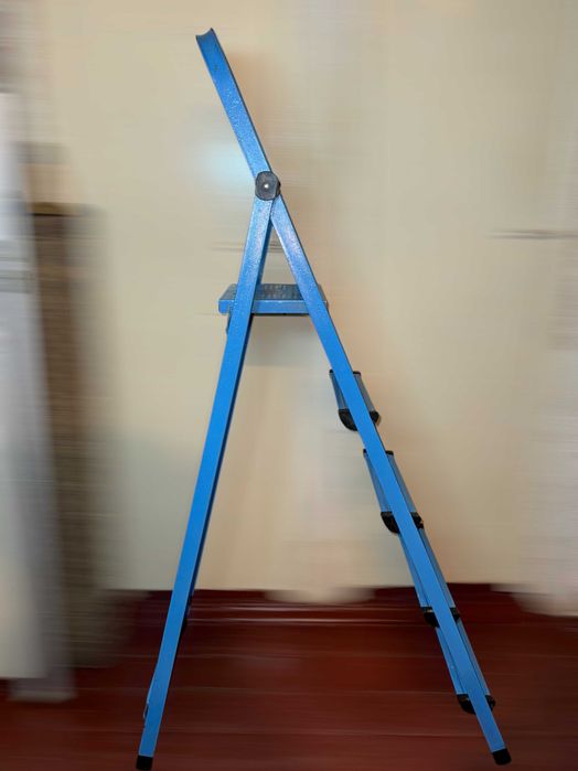 Драбина-стрем'янка металева | Лестница-стремянка металлическая