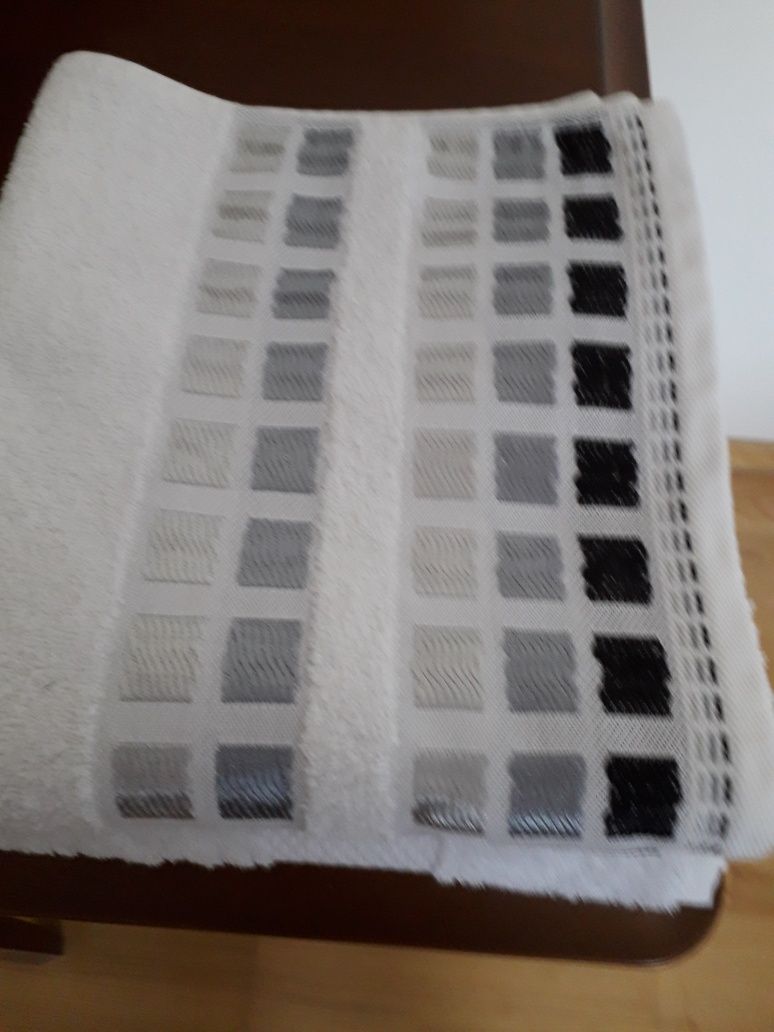 Dwa ręczniki-100% bawełna, 48×86cm.