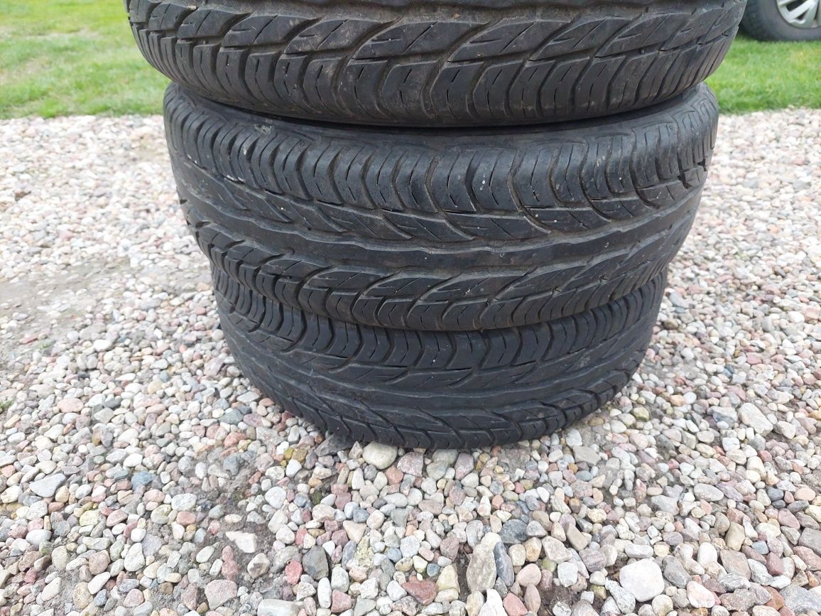 195/65r15 uniroyal Lato