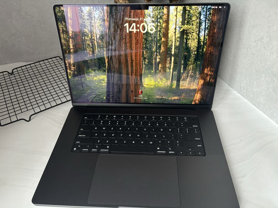 Apple MacBook Pro 16 M3 Pro 12core-18core GPU 36GB RAM 2000GB SSD