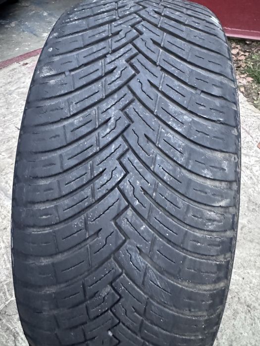 Всесезонна гума pirelli 215/50 r17