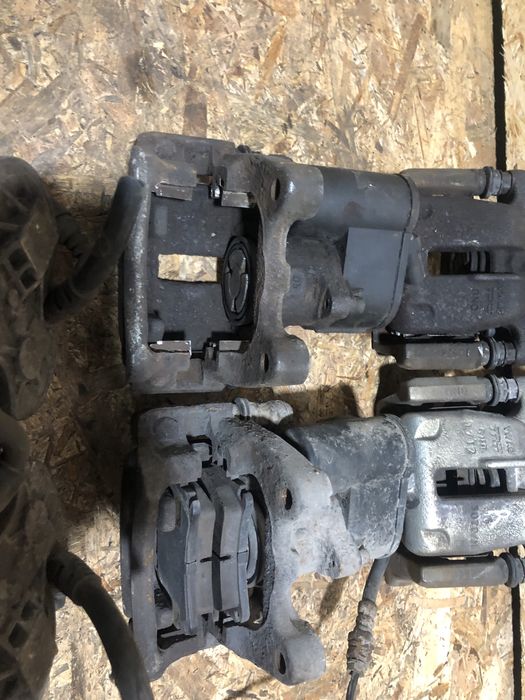 Супорт з моторчиком VW Passat B6 B7 CC Tiguan Golf 7