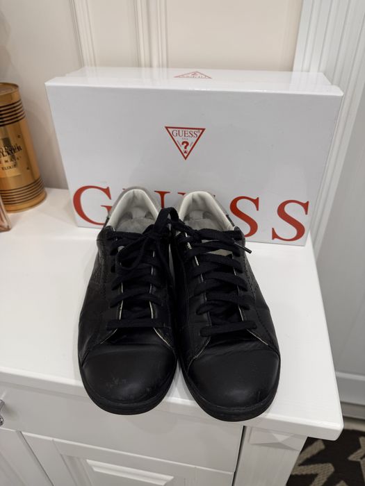 Продам мужские кожанные кросовки Guess