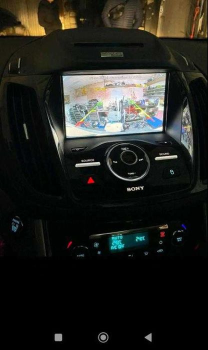 Камера заднього ходу виду на Ford Форд