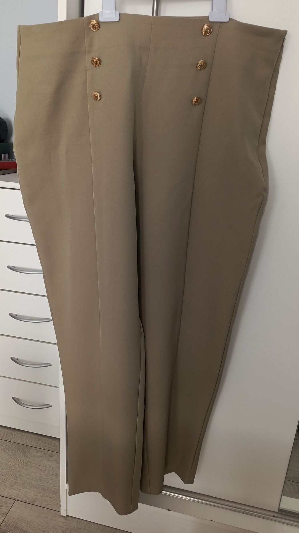 Spodnie damskie nowe