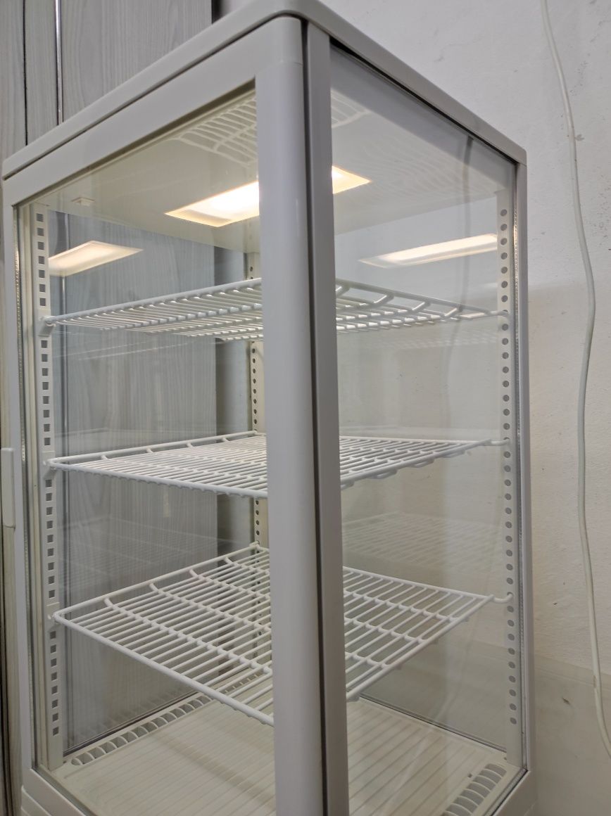 Witryna Chłodnicza Ekspozycyjna. Chłodziarka Gastronomiczna. Lodówka