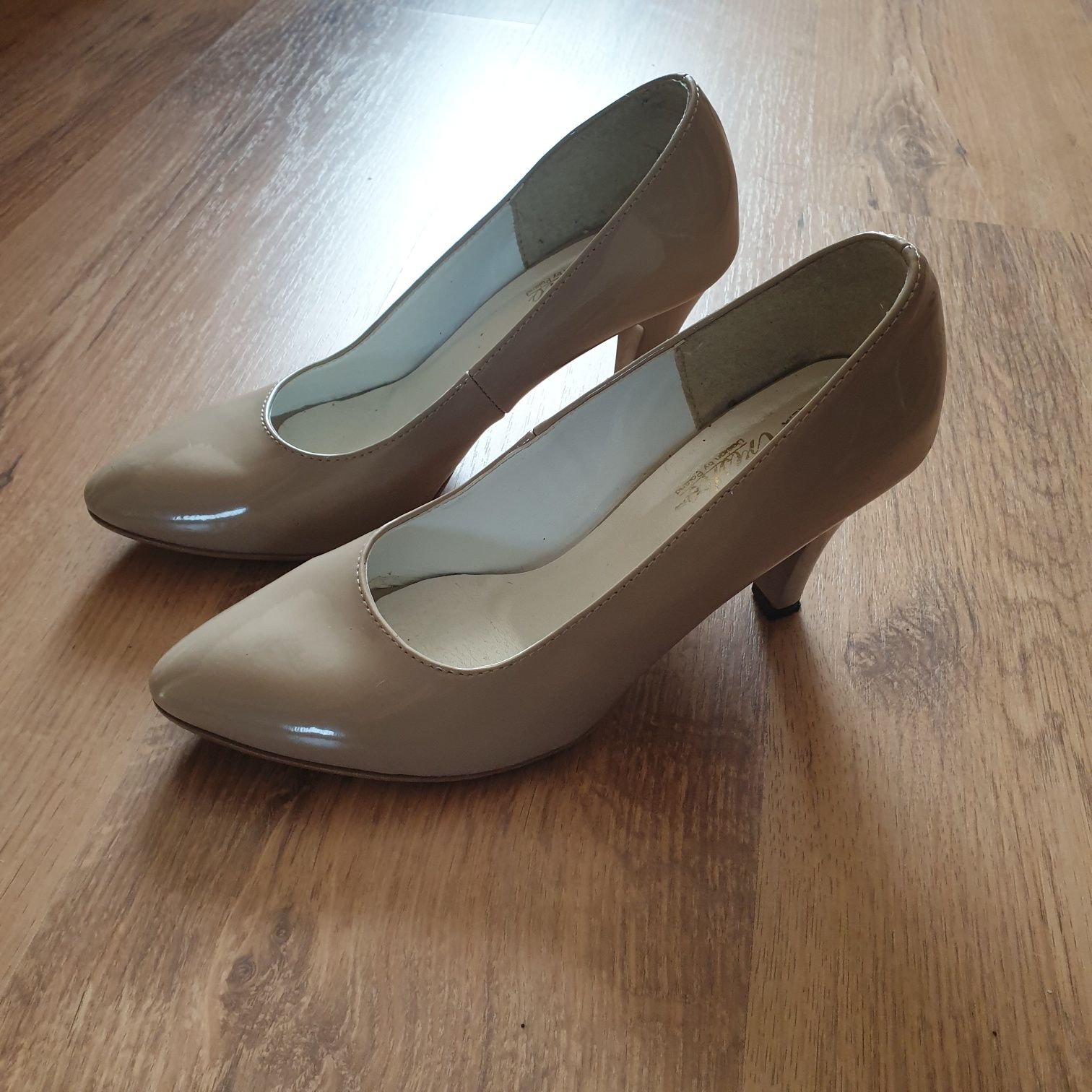 Buty czółenka szpilki 9cm beżowe rozmiar 40