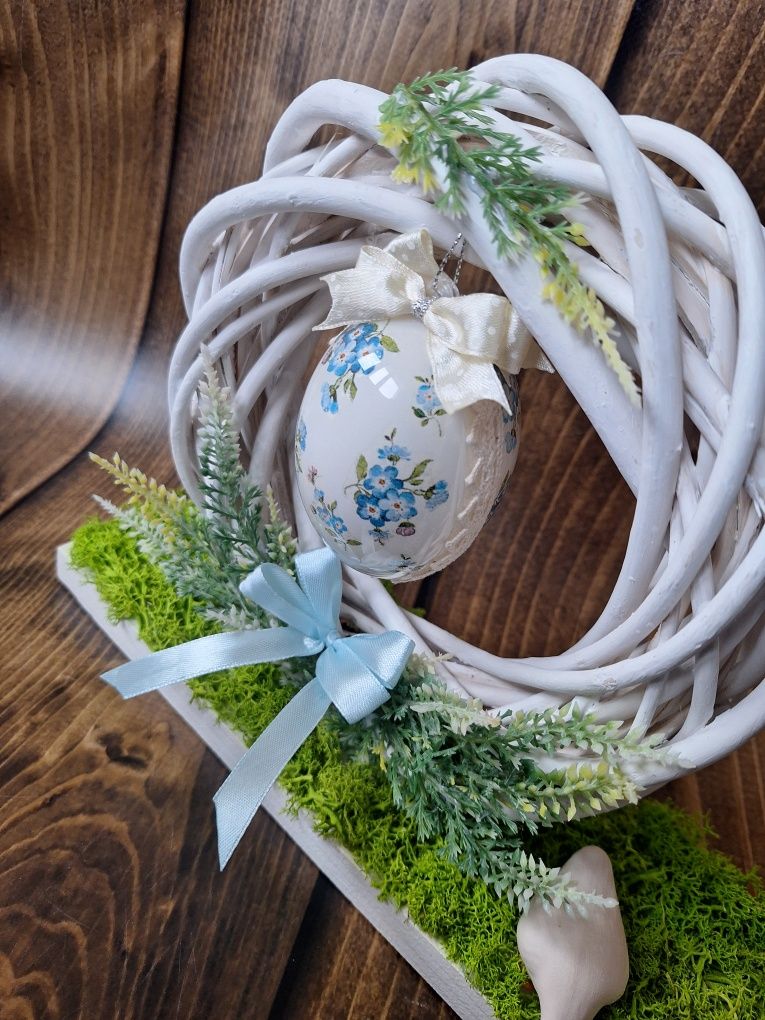 Stroik Wielkanocny z wiankiem i gąskami na mchu chrobotku - handmade