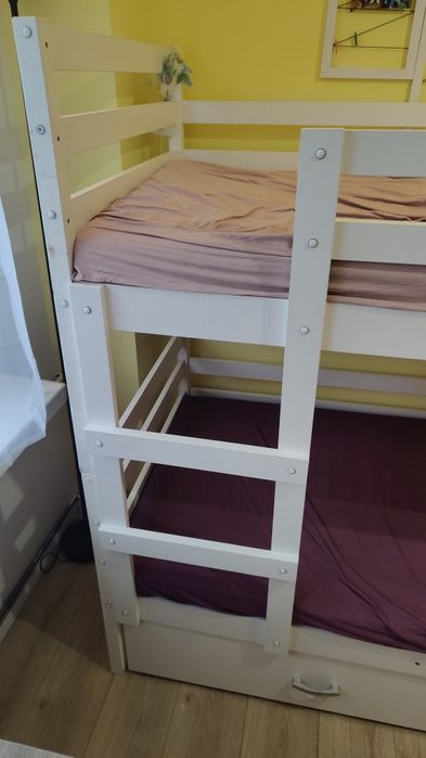 Łóżko piętrowe dziecięce z materacami