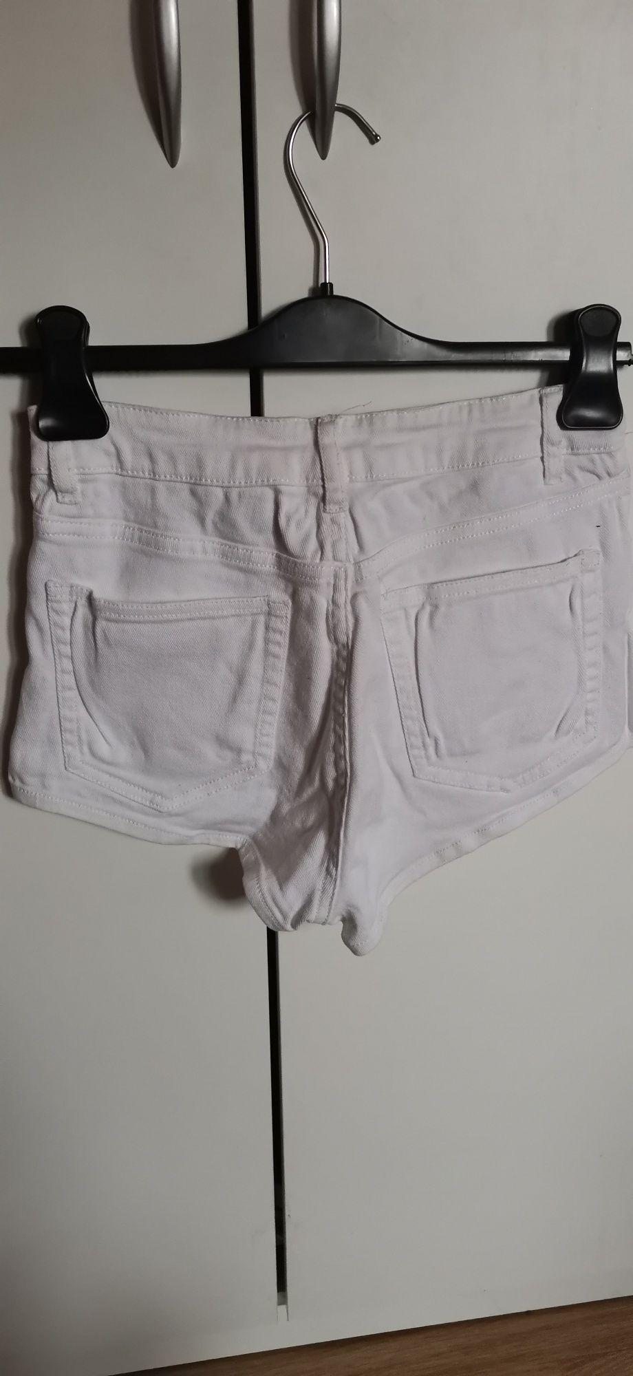 Spodenki szorty jeansowe białe z przetarciami z dziurami z wysokim sta