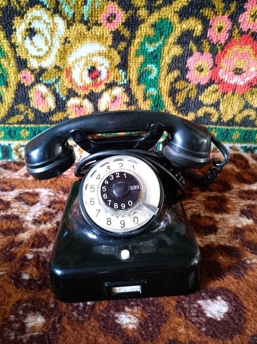 Винтажный телефон германия