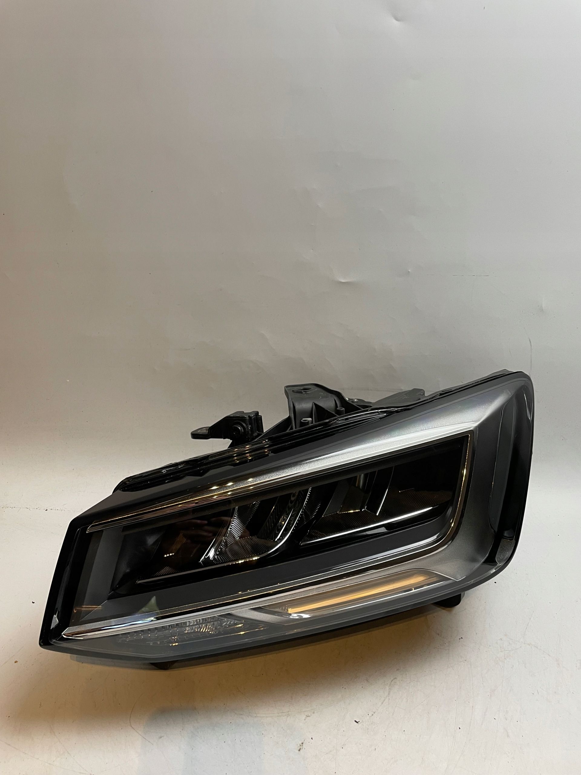 AUDI Q2 81A LIFT lampa lewa full led