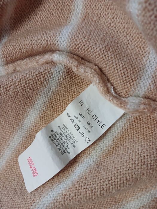 Жіночий теплий кардиган у смужку