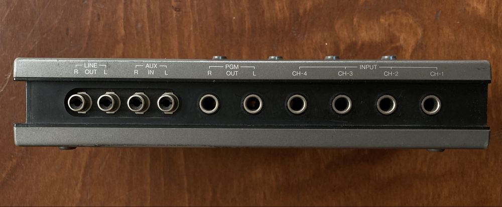 Yamaha MM10 – kompaktowy mikser na baterię 9v z lat 80.