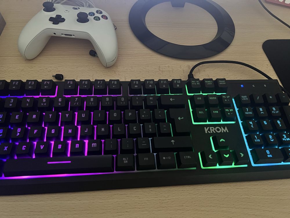 COMPUTADOR GAMING - Monitor + Torre + Teclado e rato + Comando gaming
