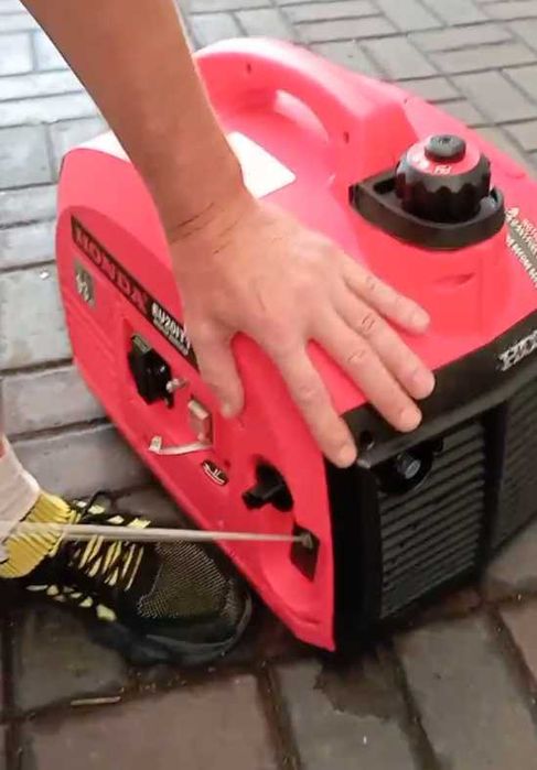 Бензиновый инверторный генератор HONDA EU20IT1
2.0/2.2 кВт