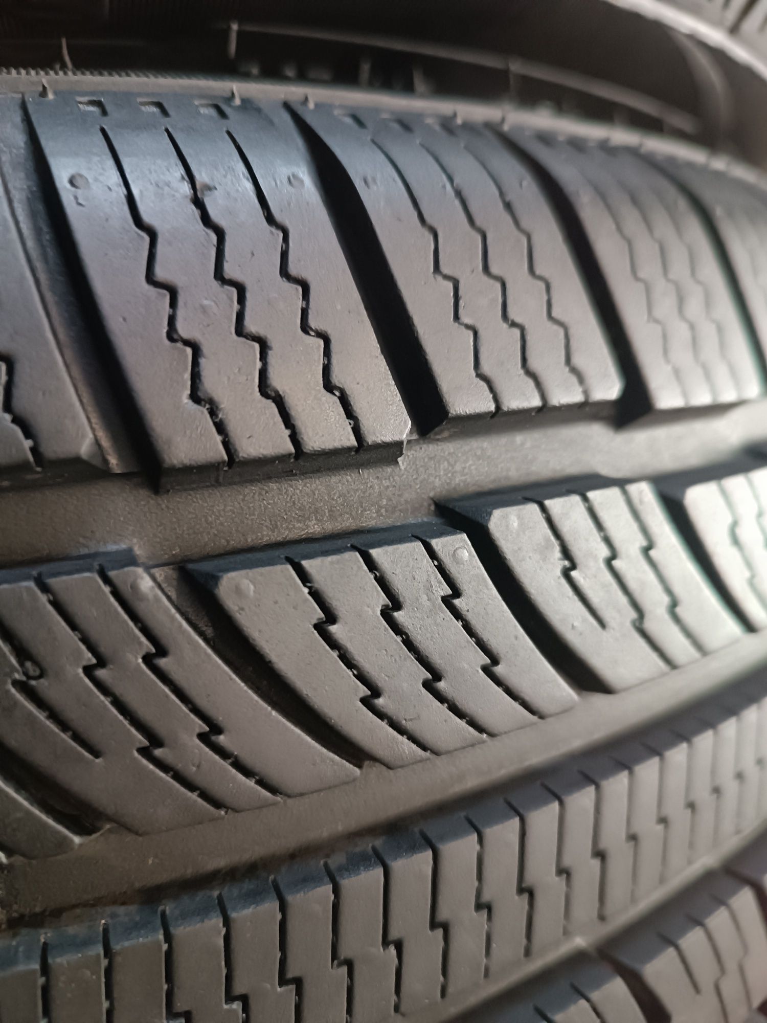 Sprzedam prawie nowe opony 205/45 r17