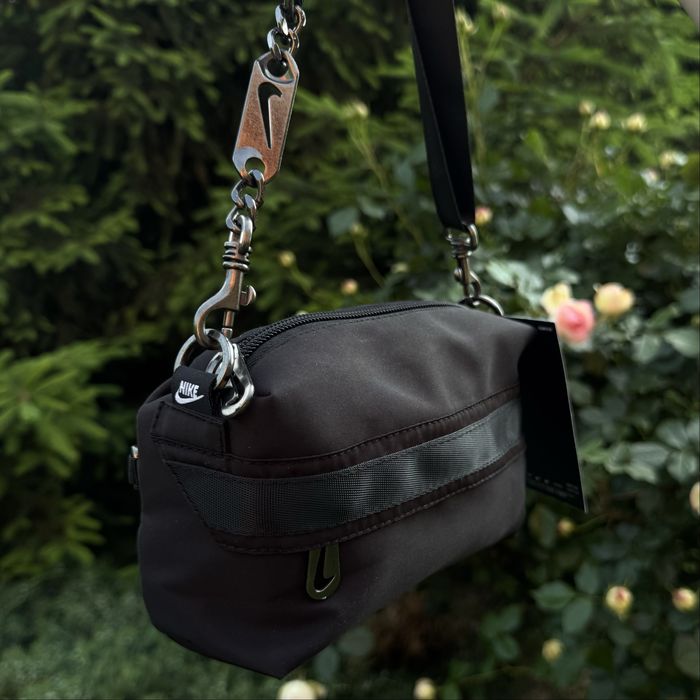 Nike crossbody futura