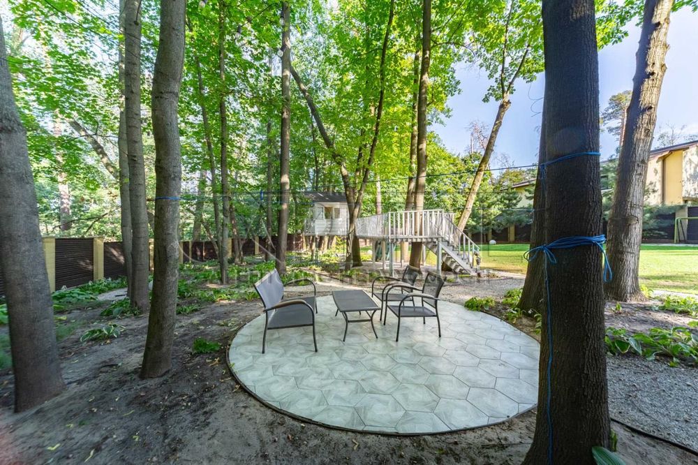 Пропонується в оренду чудовий будинок площею 300м2