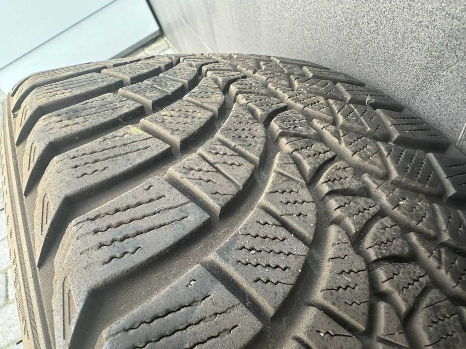 Komplet używanych opon zimowych BARUM 235/45 R18