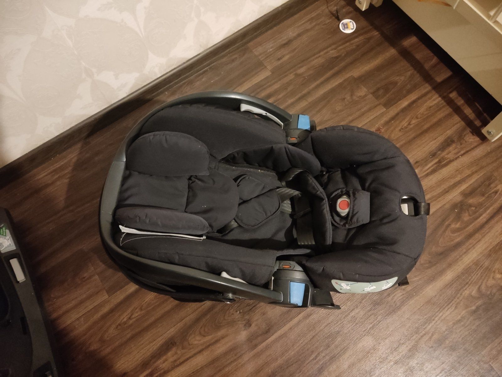 Продам автомобільне крісло Stokke.