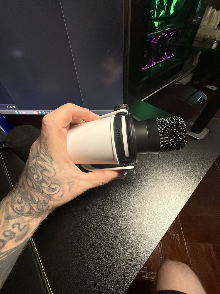 Shure MV 7 Plus XLR/USB