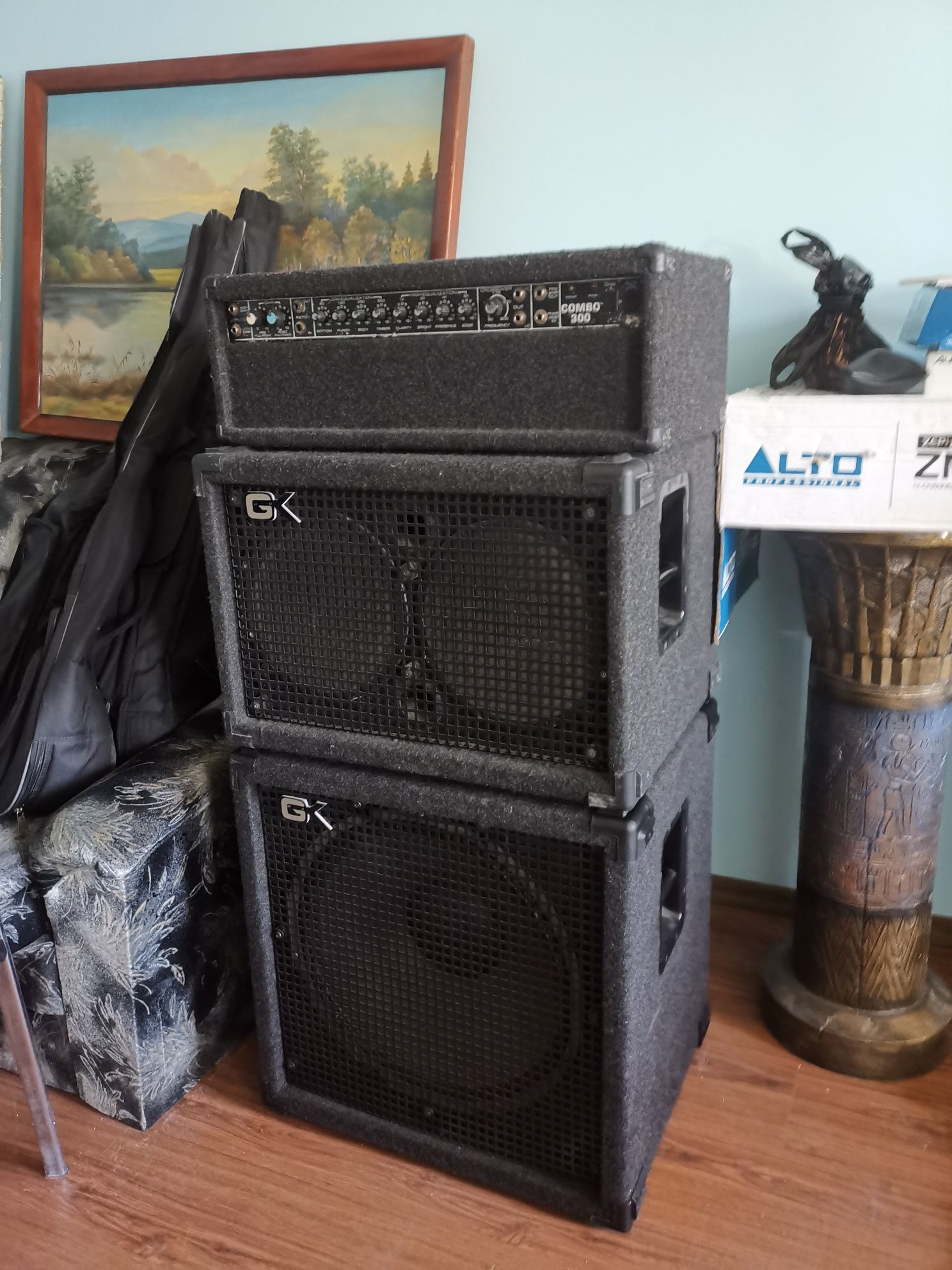 Продам басовий кабінет Peavey