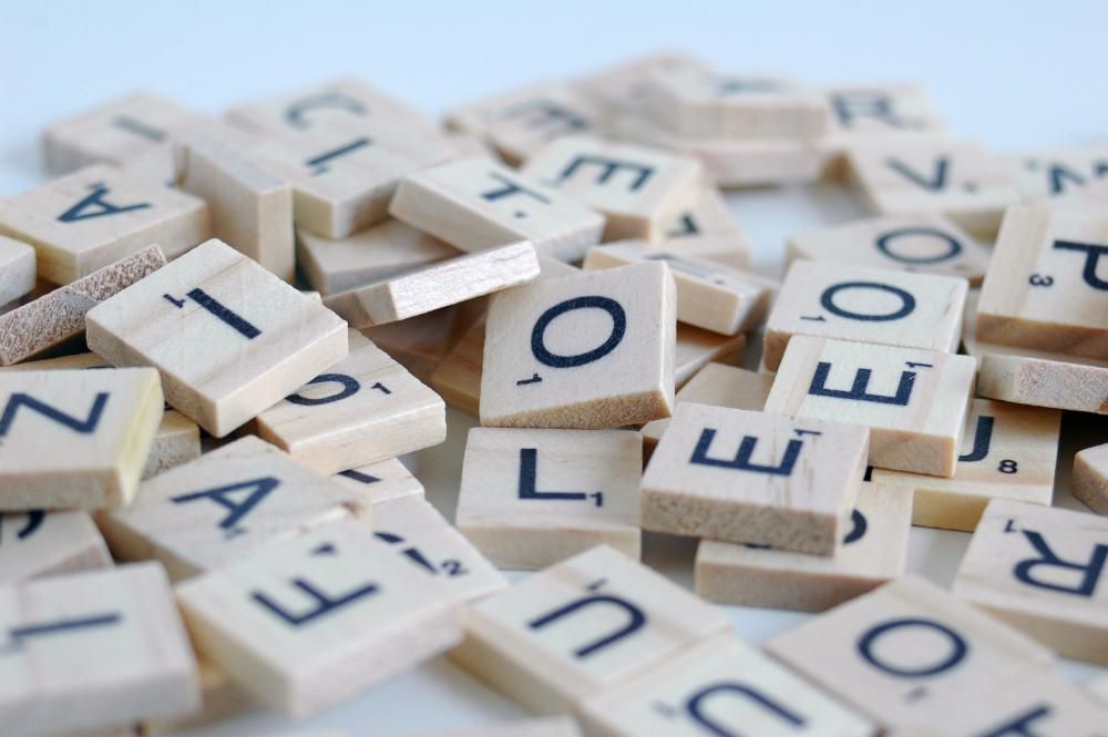 100 Letras em madeira - Scrabble