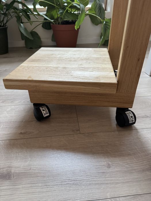 Stolik pomocniczy do łóżka lub stołu jadalnianego