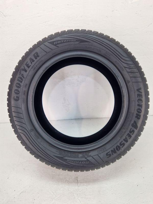 Opona Goodyear Vector 4Seasons 215/55r16/93v