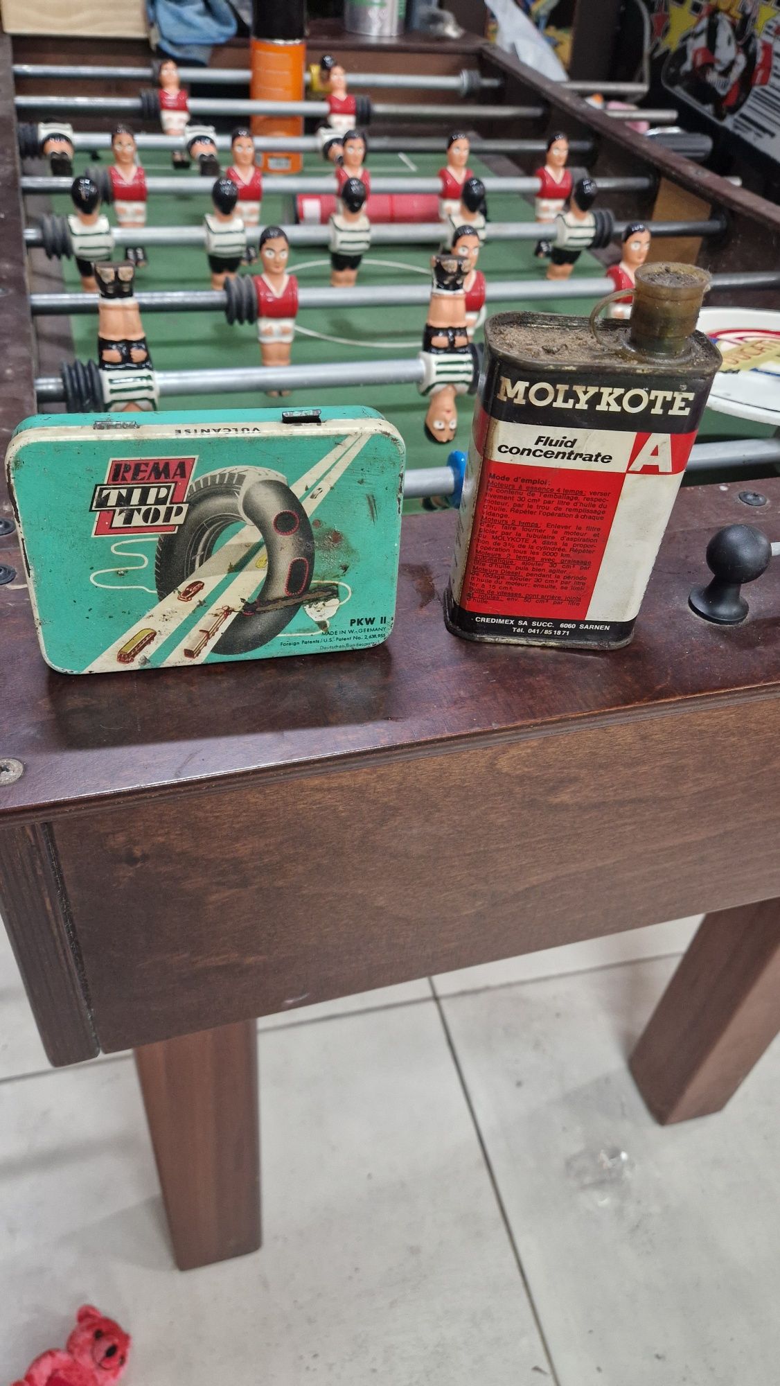 Varias latas antigas