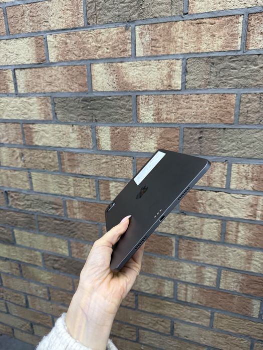 Used iPad pro 11 M1 256Gb. (Space)