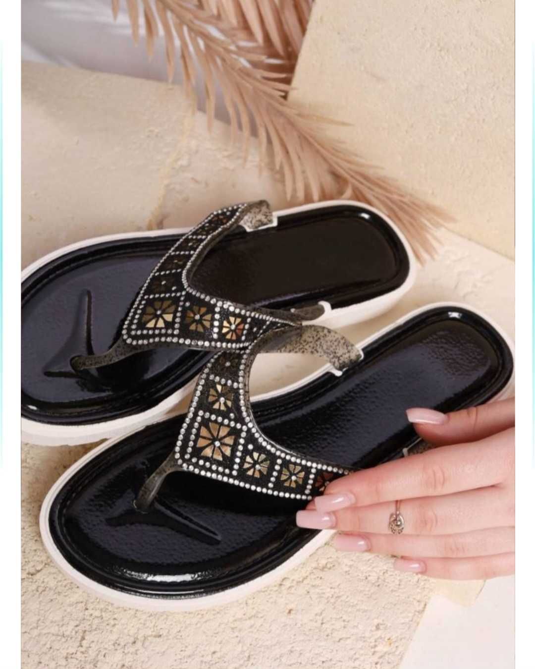 Босоніжки жіночі