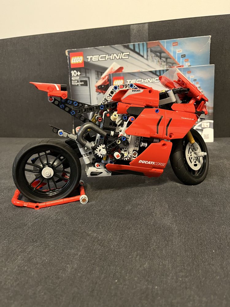 Lego Technic ducati paningale v4r