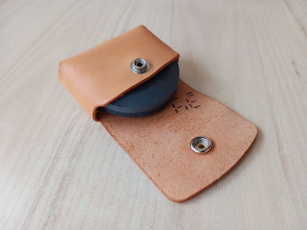 Borubar Skóroszyj - bushcraft - etui na osełkę Lansky Puck