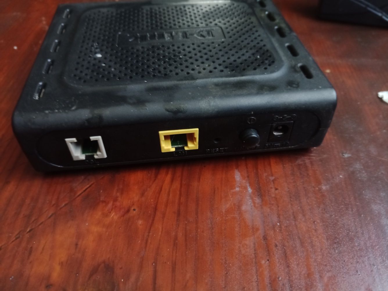 Продам ADSL-роутер D-link DSL-2500U