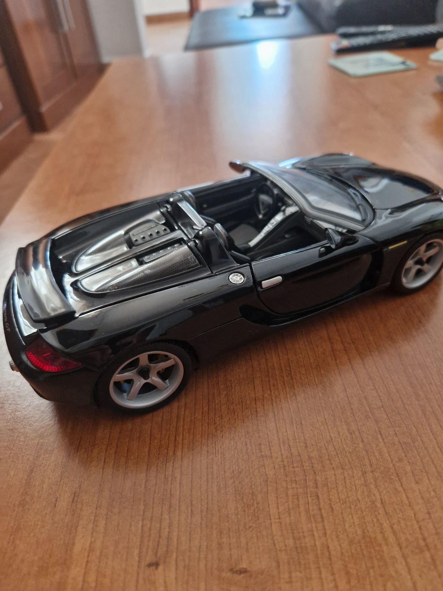 Porsche Carrera GT escala 1/18