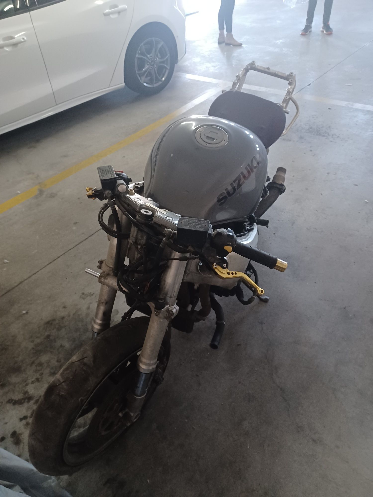 Moto Hayabusa 1300R ano 2000 Deslimitada