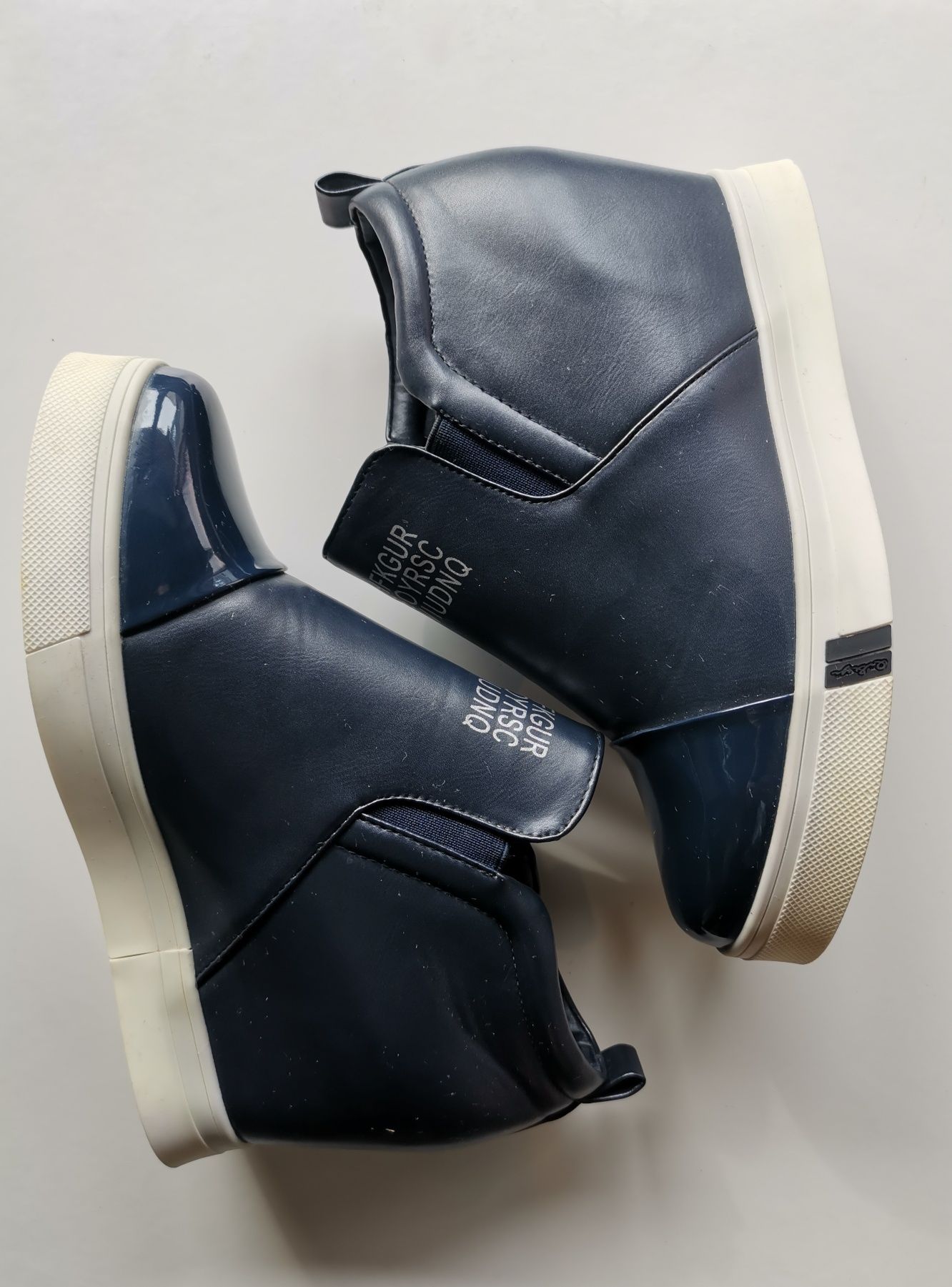 Sneakersy na koturnie granatowe