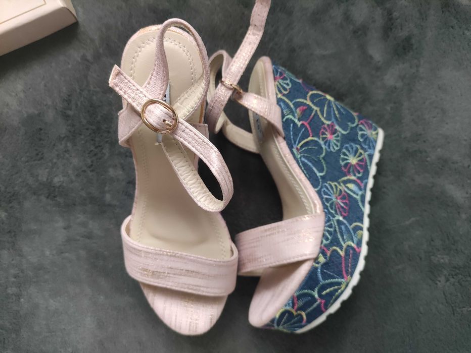 Sandały koturny Pudrowy róż 39 Vices