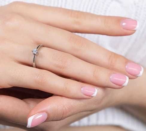 Золотое кольцо с бриллиантом 0.22кт в стиле Tiffany
