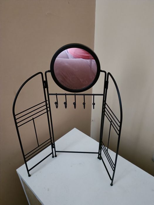 Stojak na biżuterię w stanie idealnym