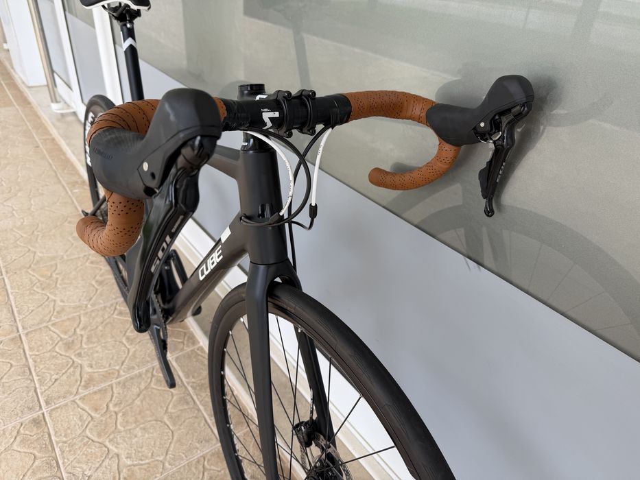 Bicicleta de estrada em carbono - disco