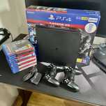 PlayStation 4 500GB + 2 comandos + 10 jogos – Como nova